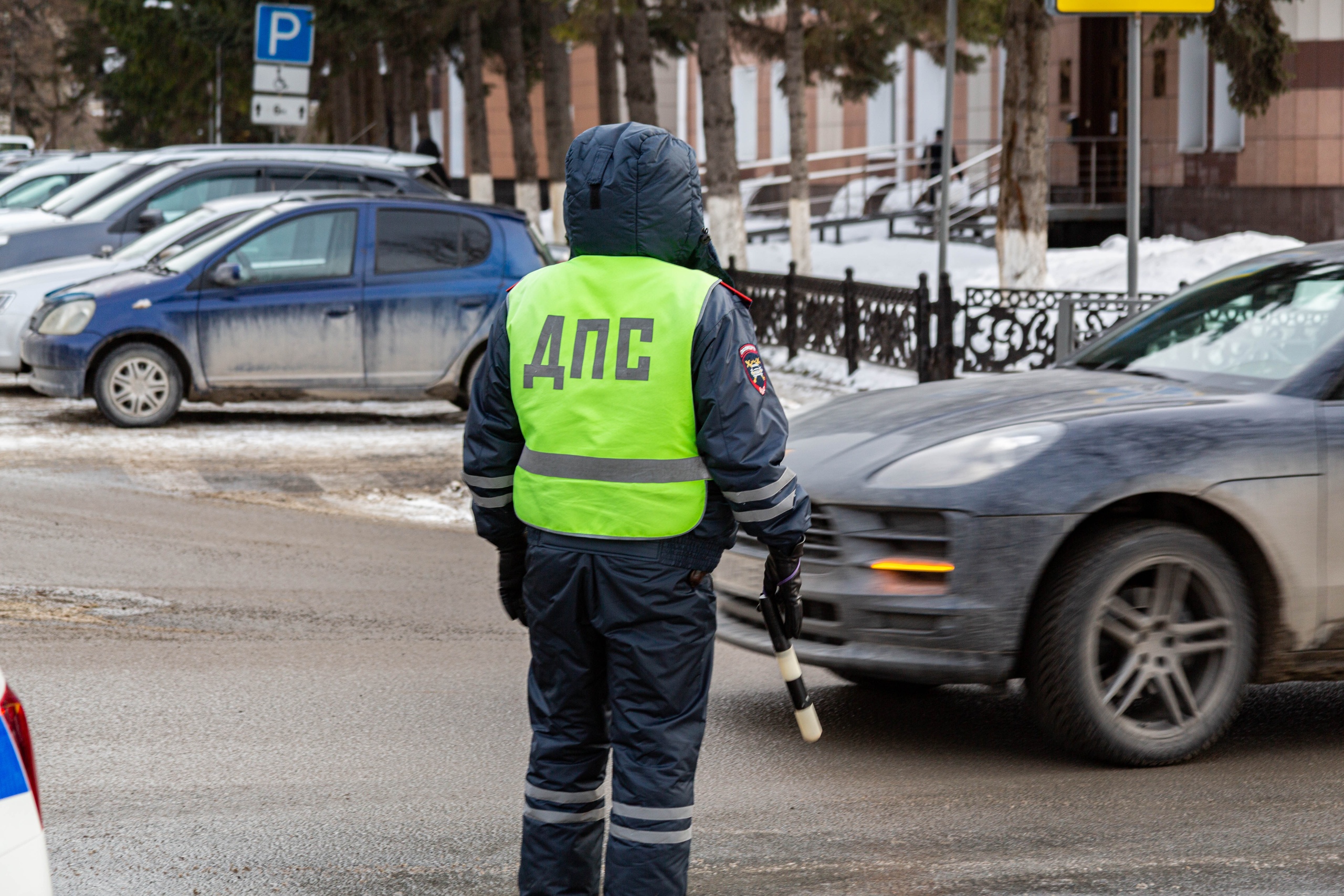 В управлении ГИБДД Новосибирской области назвали зарплаты сотрудников ДПС