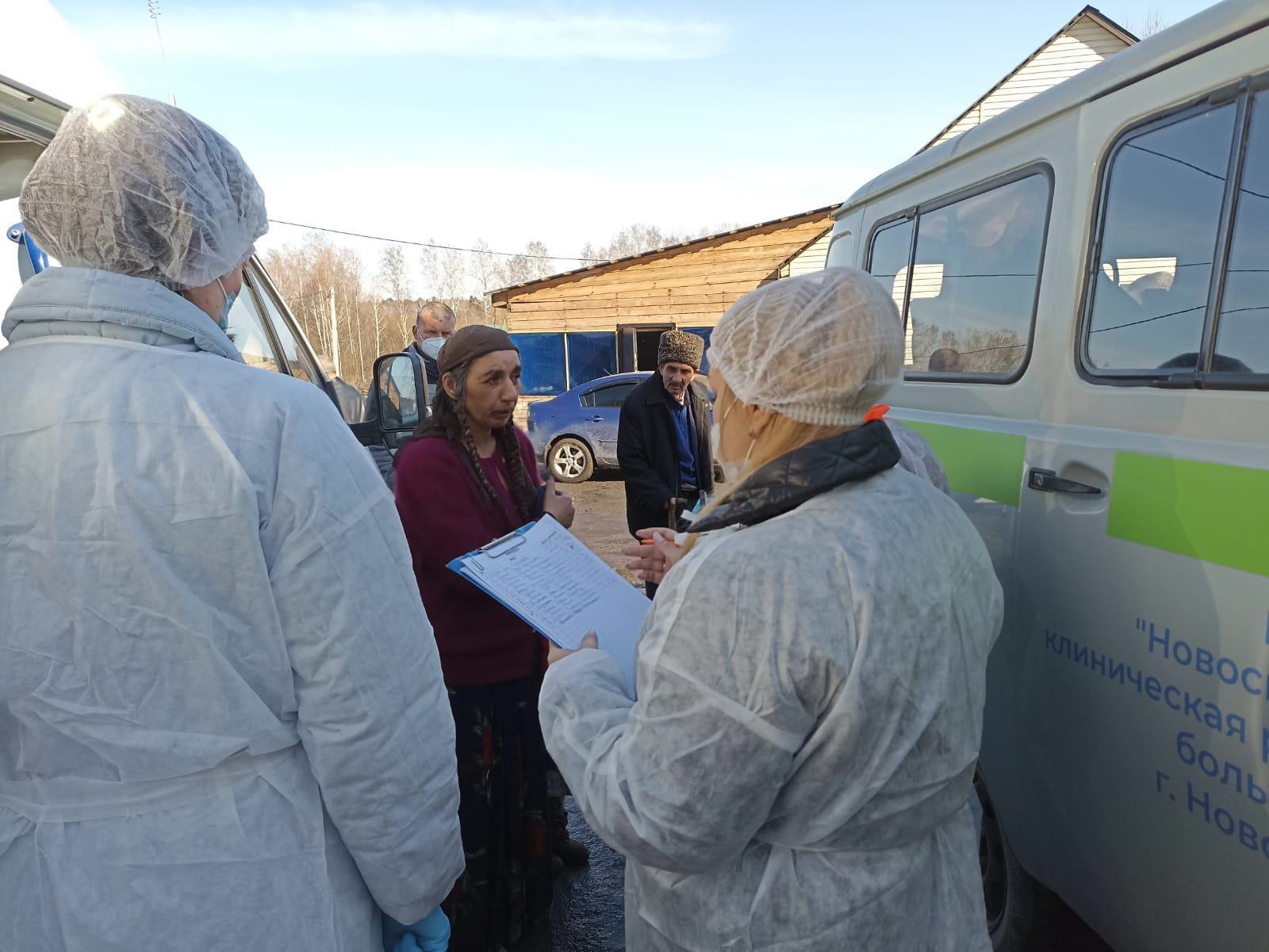 В поселке Двуречье Новосибирской области привили от кори цыганский табор