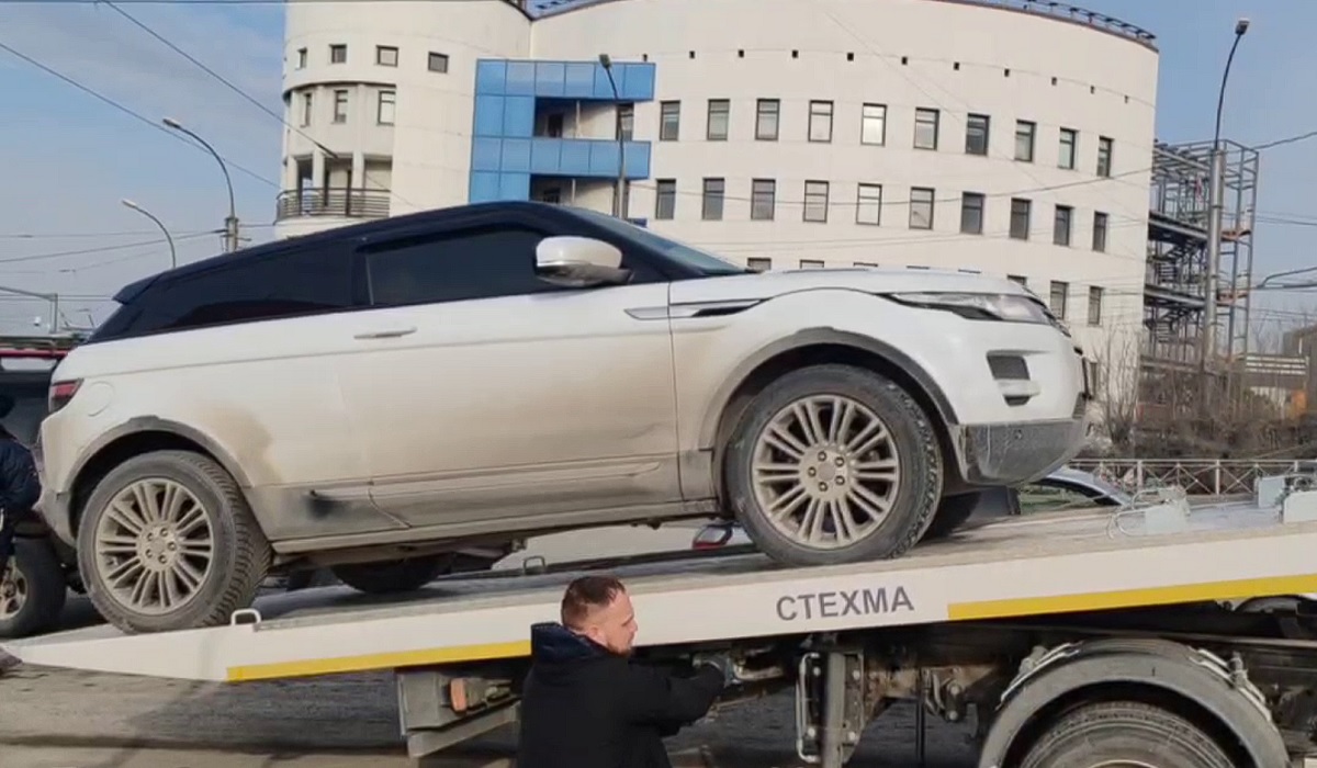 В Новосибирске владельцу Range Rover грозит до 15 суток ареста за отказ от  снятия тонировки