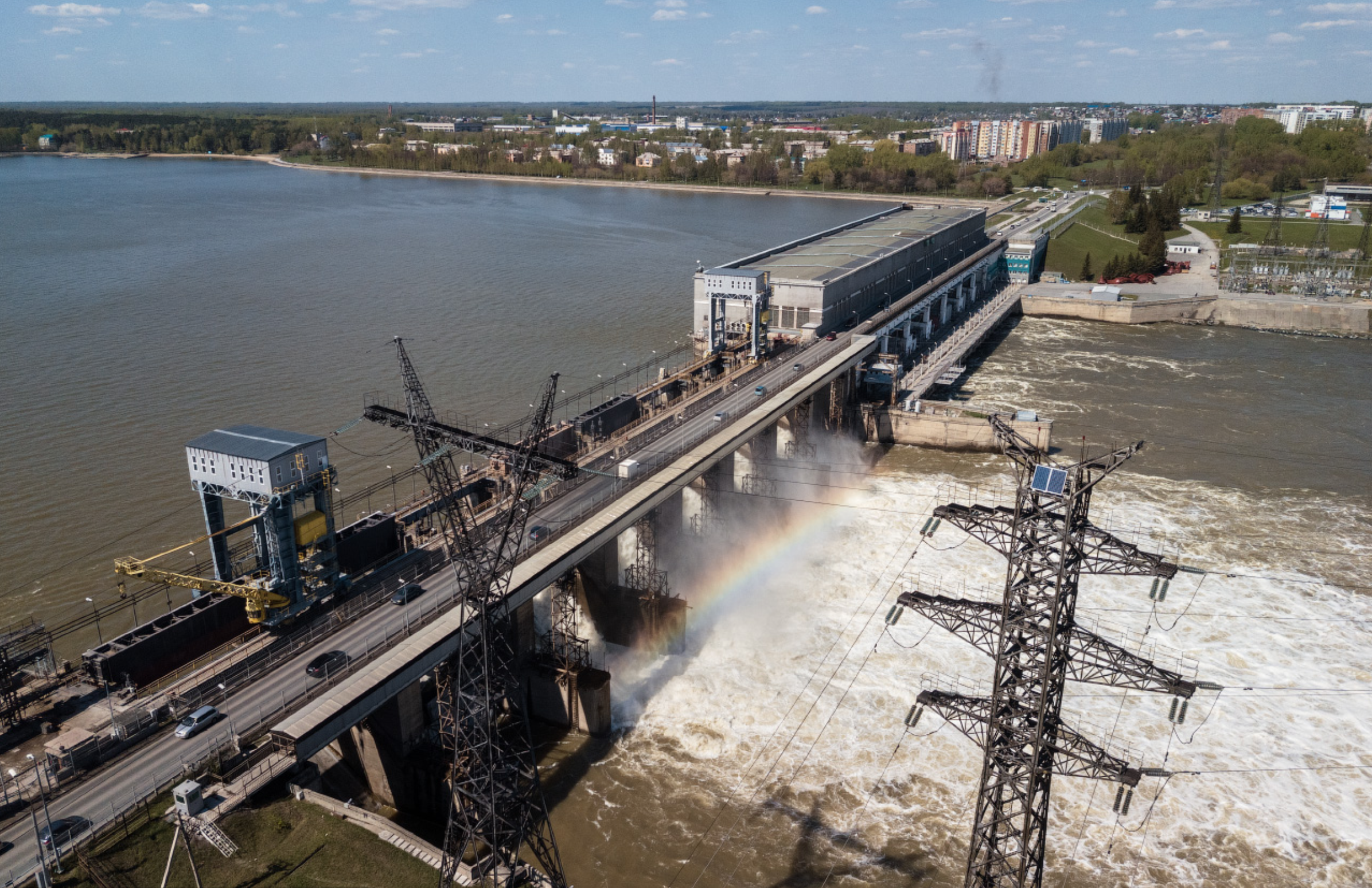 Водохранилище реки обь. Обская ГЭС Новосибирск. Дамба ГЭС Новосибирск. Плотина ОБЬГЭС Новосибирск. Новосибирск ГЭС шлюзы.