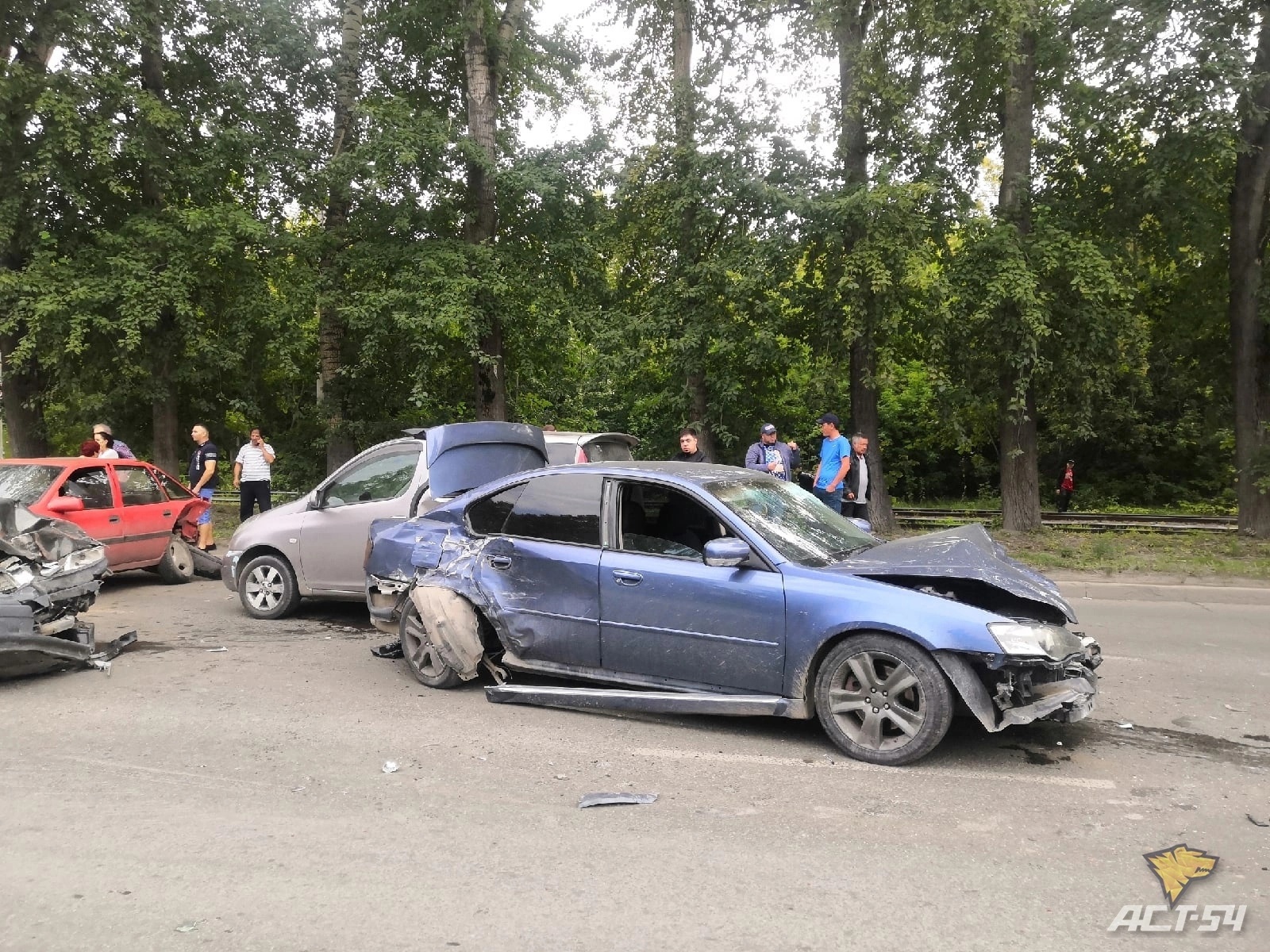 Новости новосибирска сегодня происшествия и вчера. Авария на Петухова в Новосибирске. Автомобильные аварии с места.