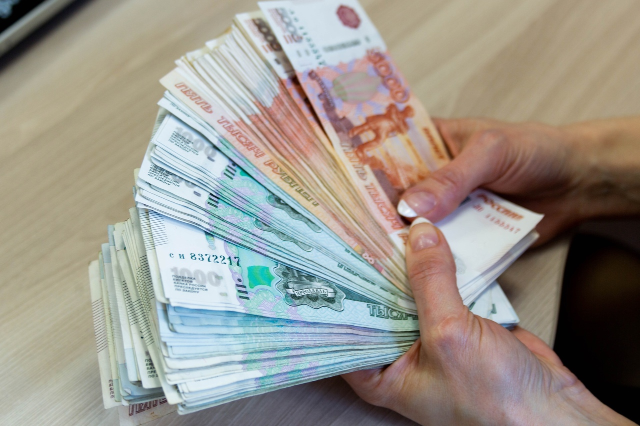 Как получить 10 000 рублей на ребенка к школе: когда придет пособие в  августе 2023 года