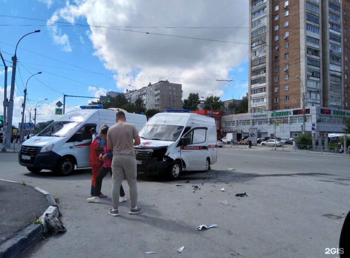 В Новосибирске на «Золотой Ниве» произошла авария с участием скорой помощи