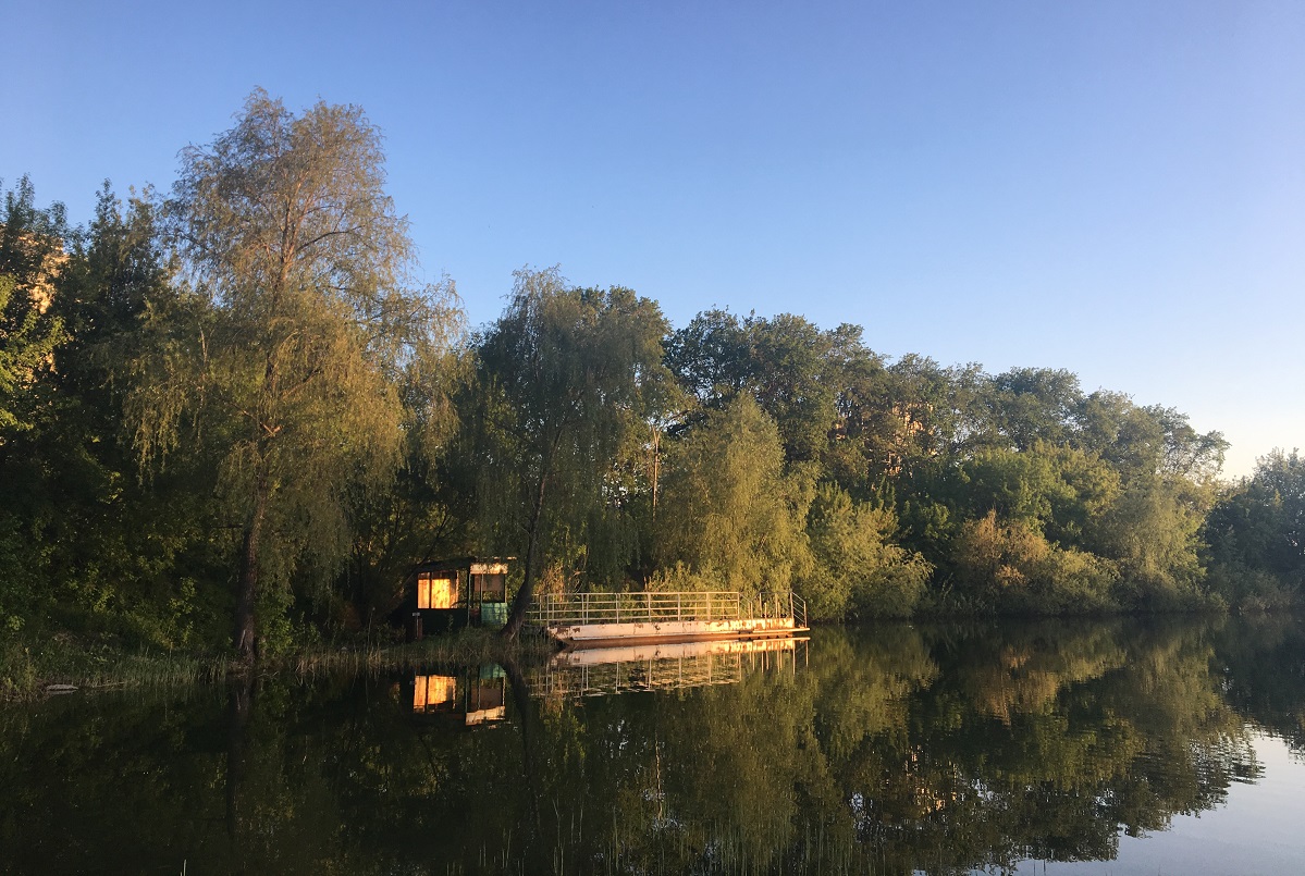 Озеро грез новосибирск. Озеро грез Новосибирск глубина. Карьер Новосибирск озеро грез. У озера.