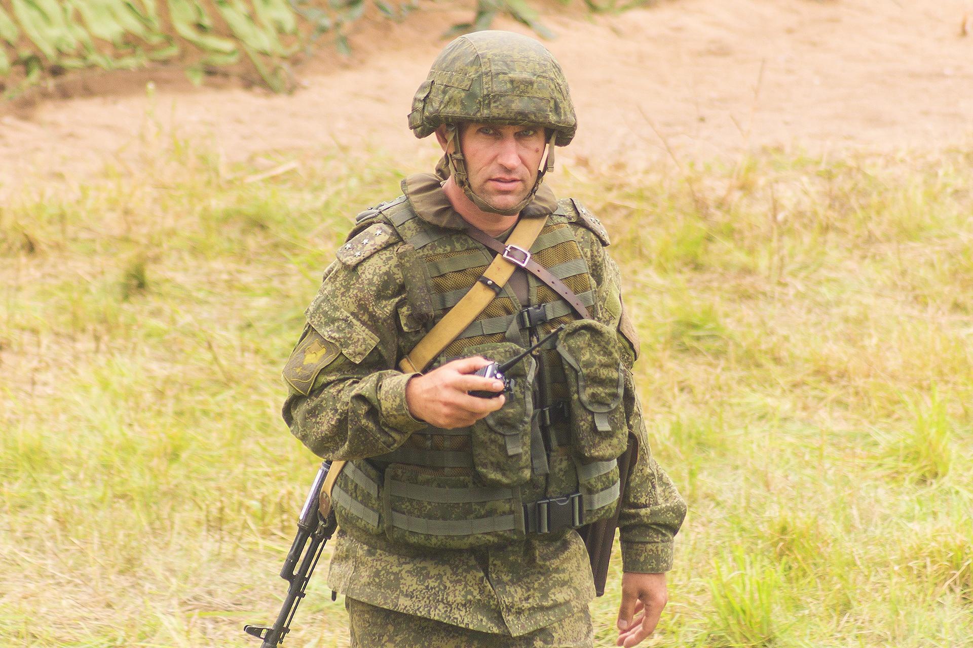 Командир роты на сво. Российский солдат. Военные фото. Фото военных мужчин. Военные сборы.