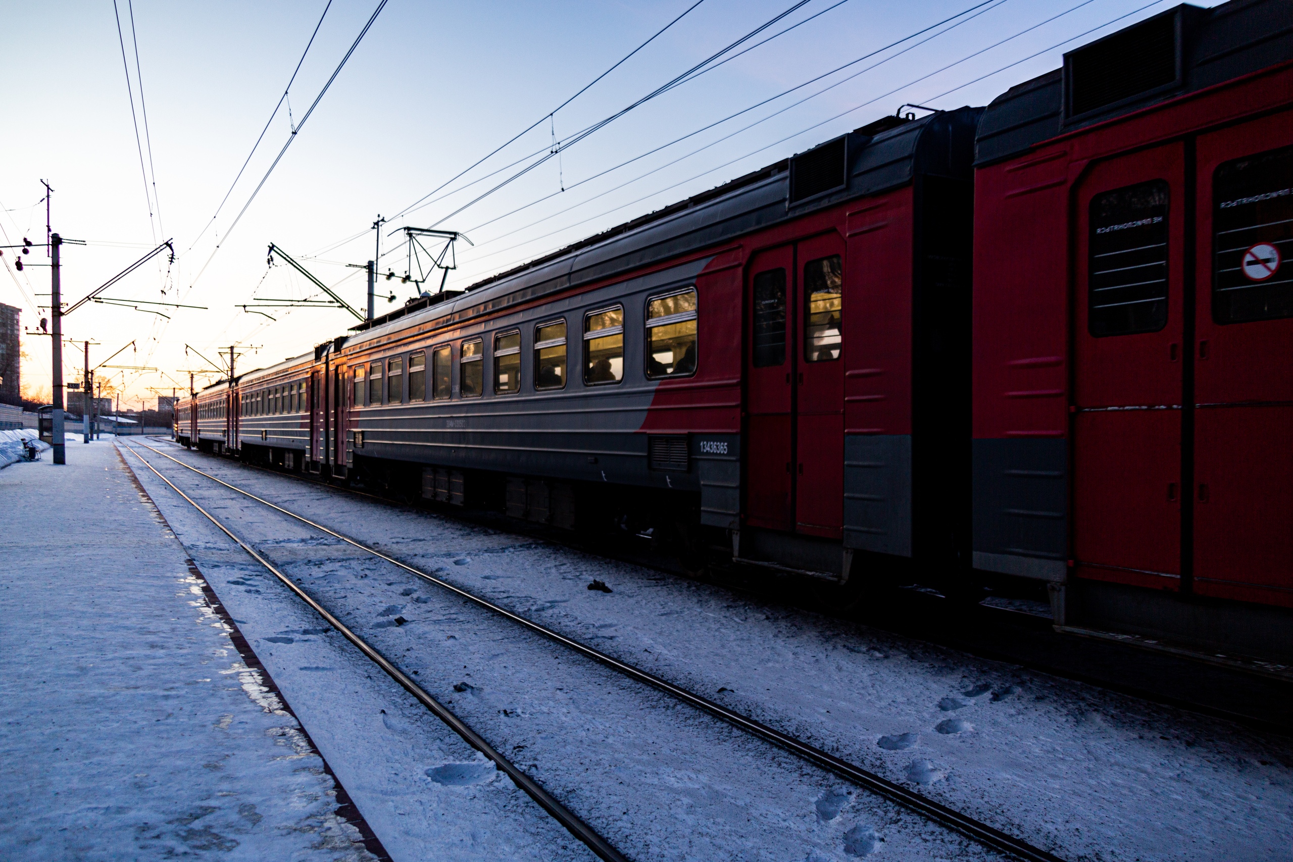 Электричка омск татарск. Поезда. Пригородный поезд. Поезд электричка. Поезд Новосибирск.