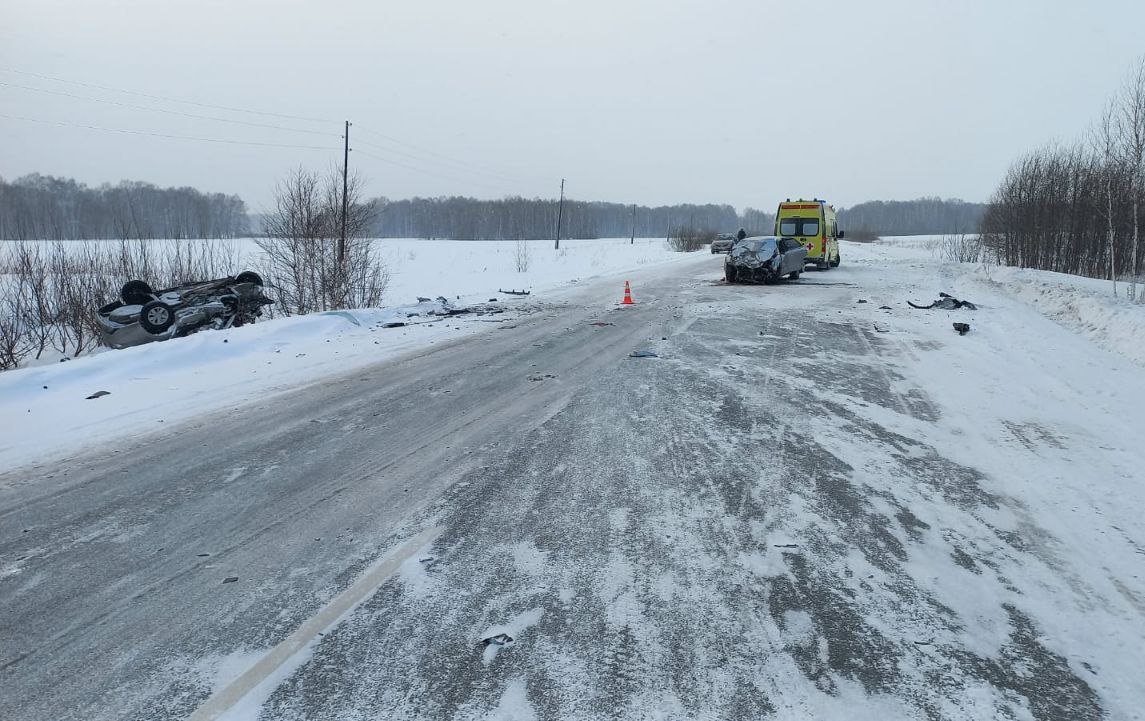 Водитель Lada Granta погиб в аварии на трассе под Новосибирском