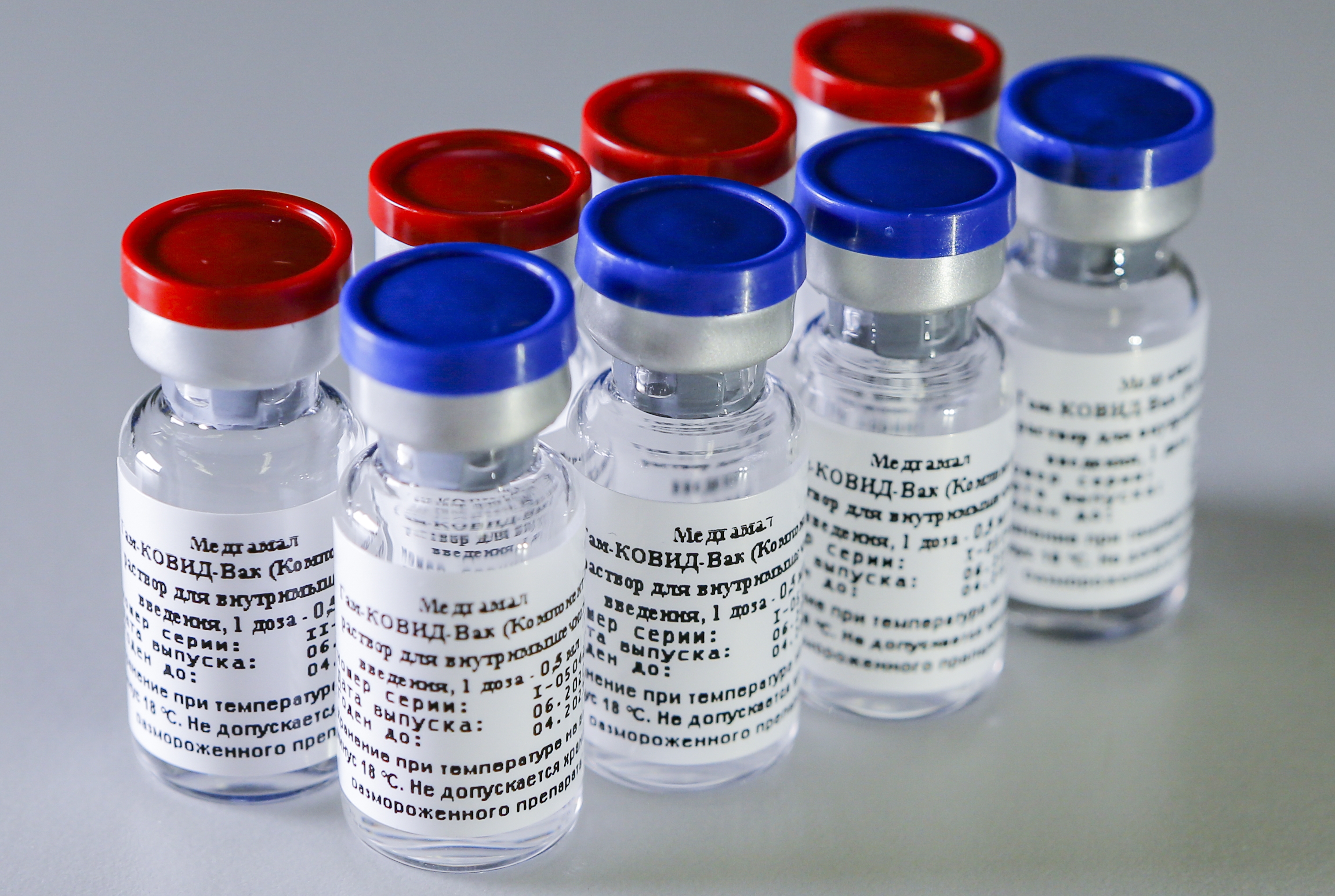 Вакцина цвет. Covid-19 вакцина. Ковид вакцина РФ. Вакцина гам ковид. Вакцины от коронавируса в России.