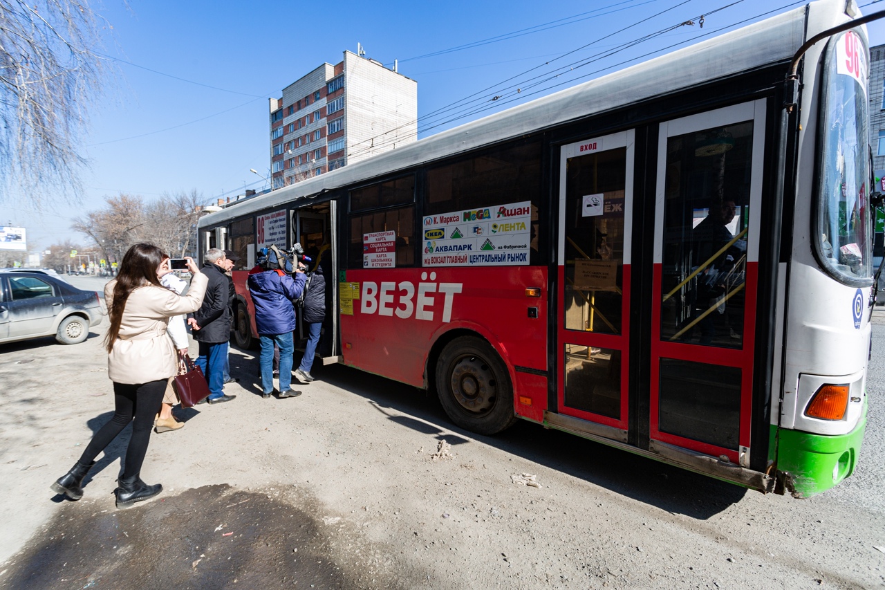 В Новосибирске 4 автобуса изменят маршруты из-за аварии на теплотрассе