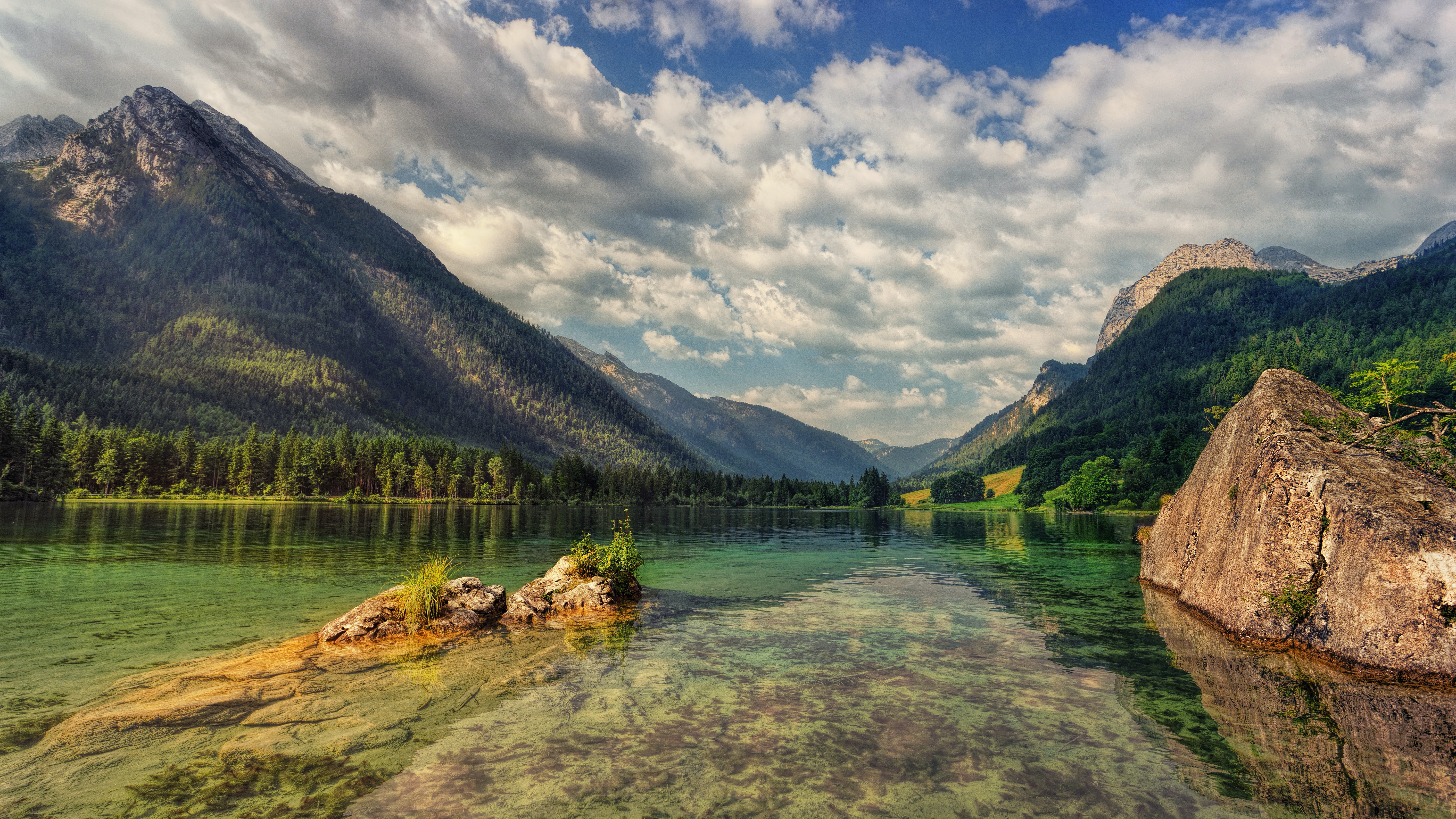 Сравните озеро и реку. Озеро Хинтерзее, Бавария, Германия. Озеро Брайес. Доломитовые Альпы, Италия.. Озеро Хинтерзее Австрия. Озеро Рица.