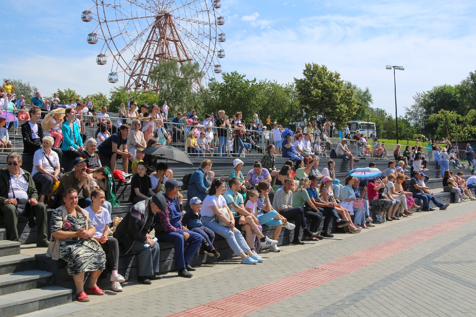 День города в Новосибирске: прямая трансляция празднования 129-летия на  Михайловской набережной