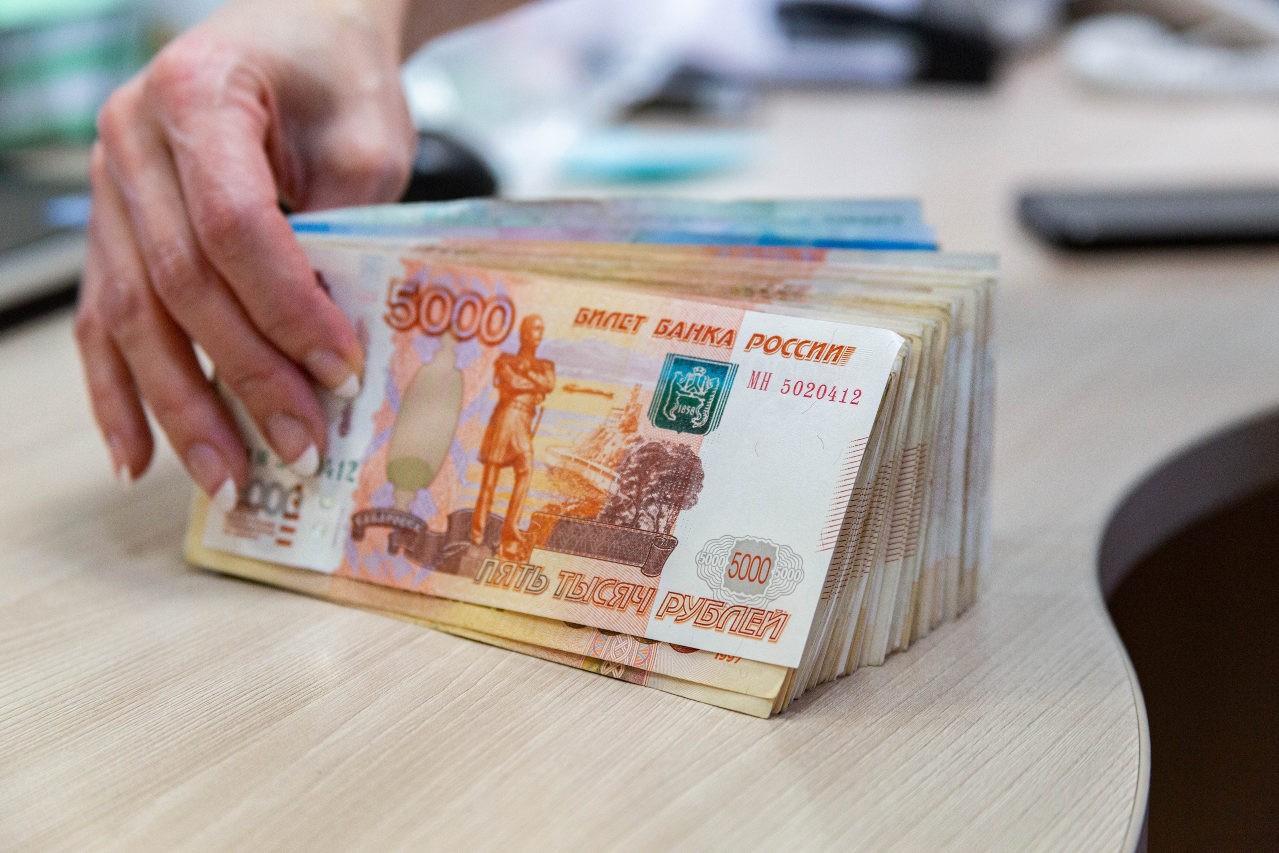 Каждому по 13 500 рублей: какие пособия и выплаты положены на детей в 2022 году — полный список