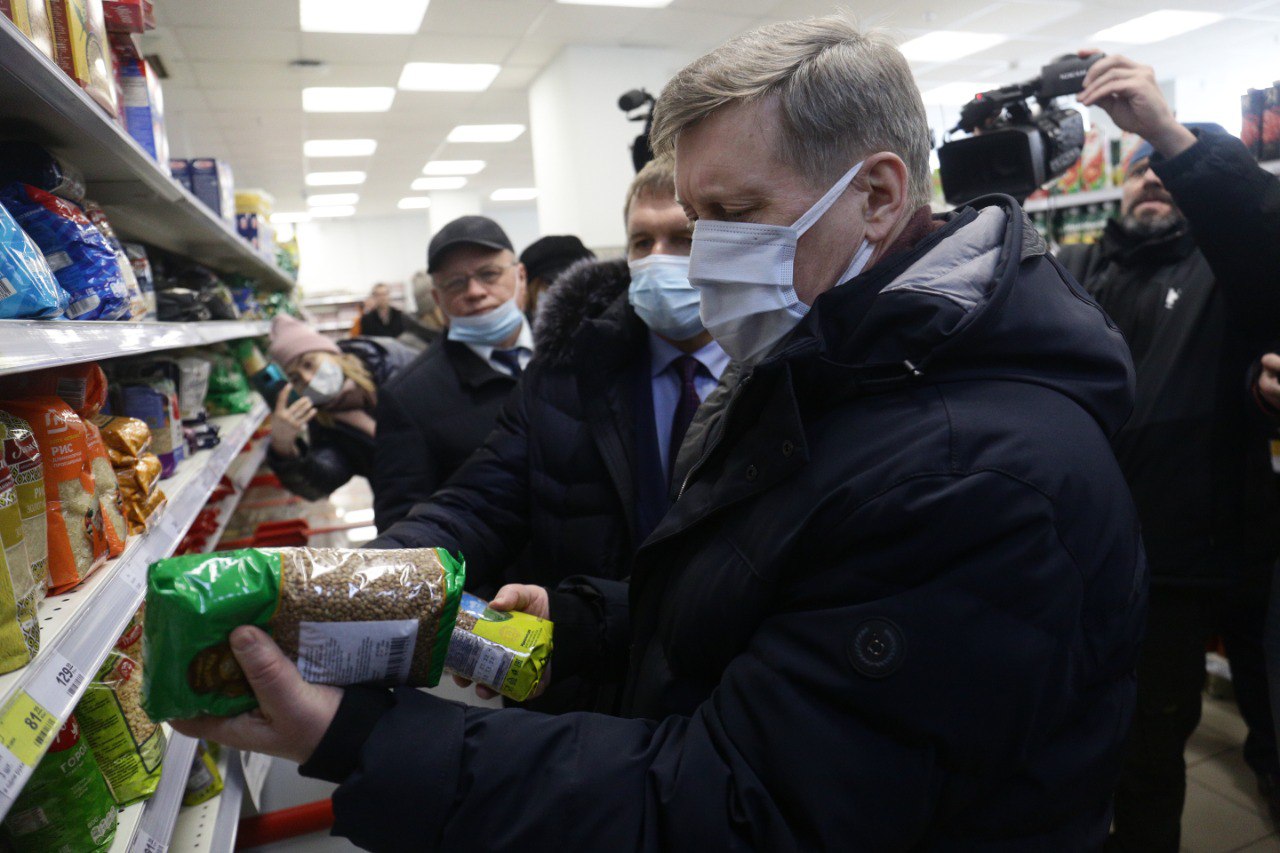 Проверка новосибирск. Дорогие продукты. Прилавок с продуктами. Продуктовая лента. Мэр локоть посетил магазин лента.