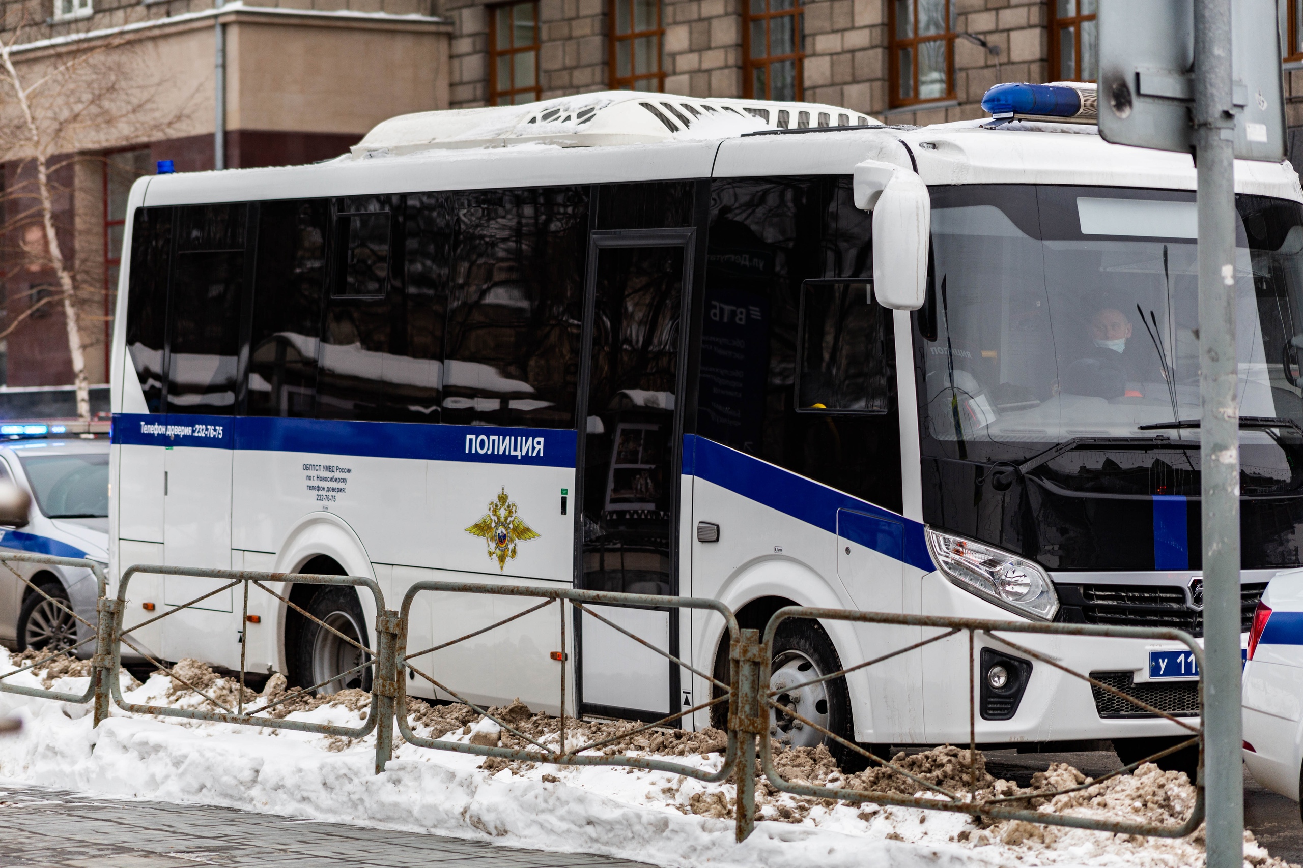 Полиция новосибирск. Автозак полиции. Новосибирск площадь Ленина полиция. Полиция Киева фото. Новости Новосибирска.