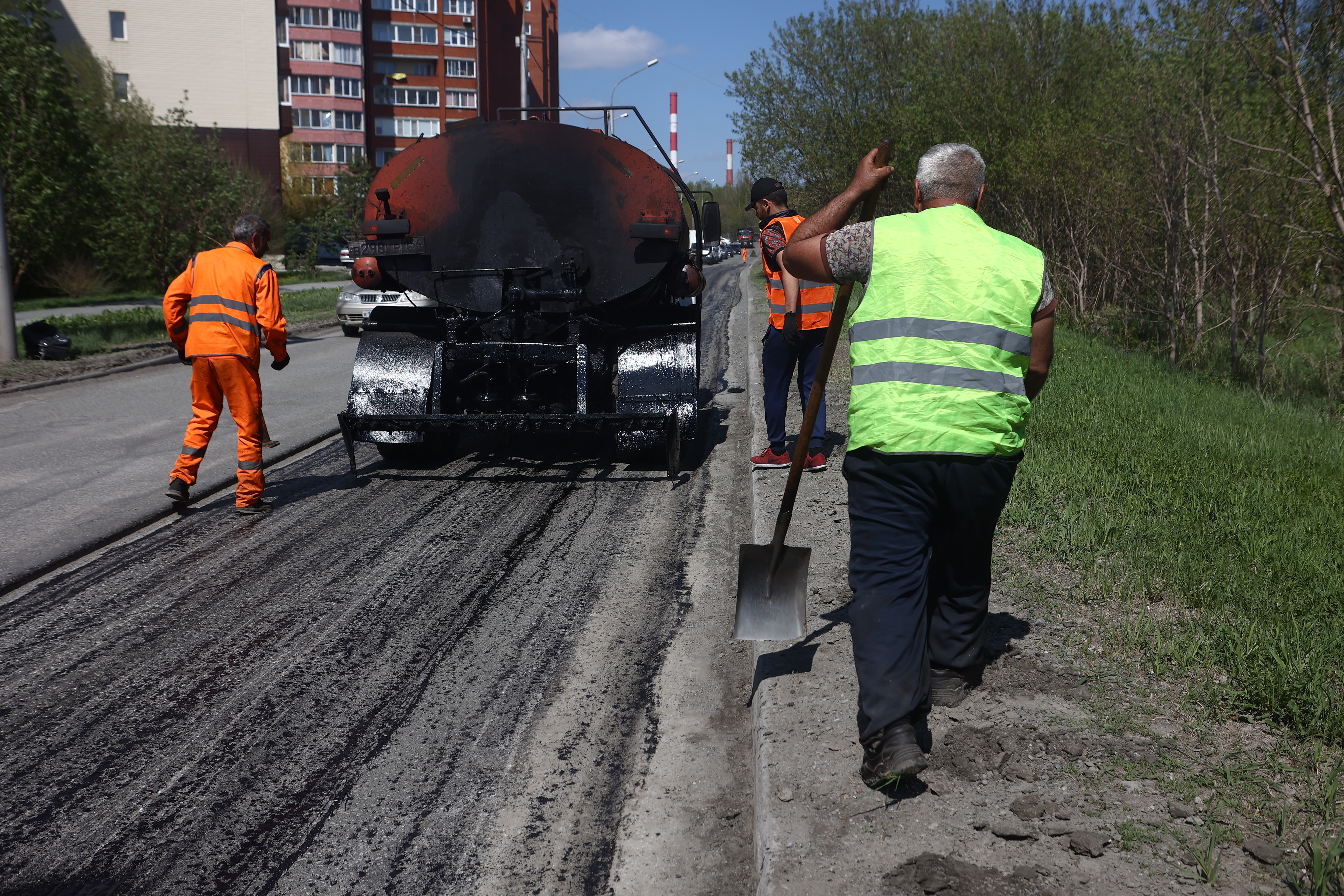 При благоприятных погодных условиях дорожные работы по ул. Взлетной в  Новосибирске завершатся в конце мая