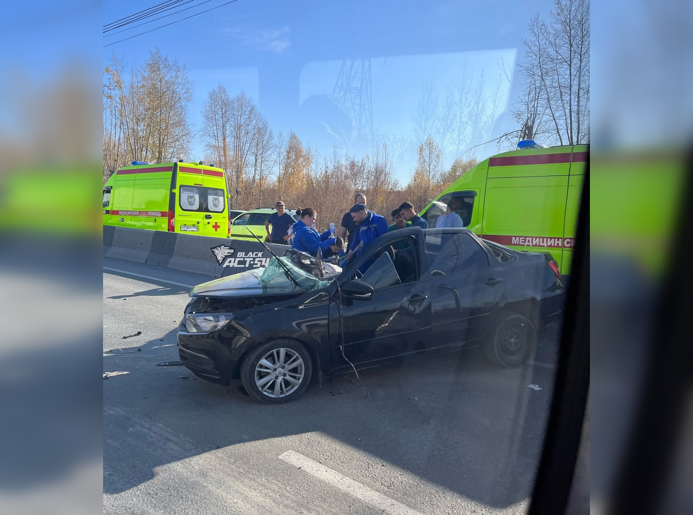 В Новосибирске ДТП с грузовиком парализовало движение на Большевистской