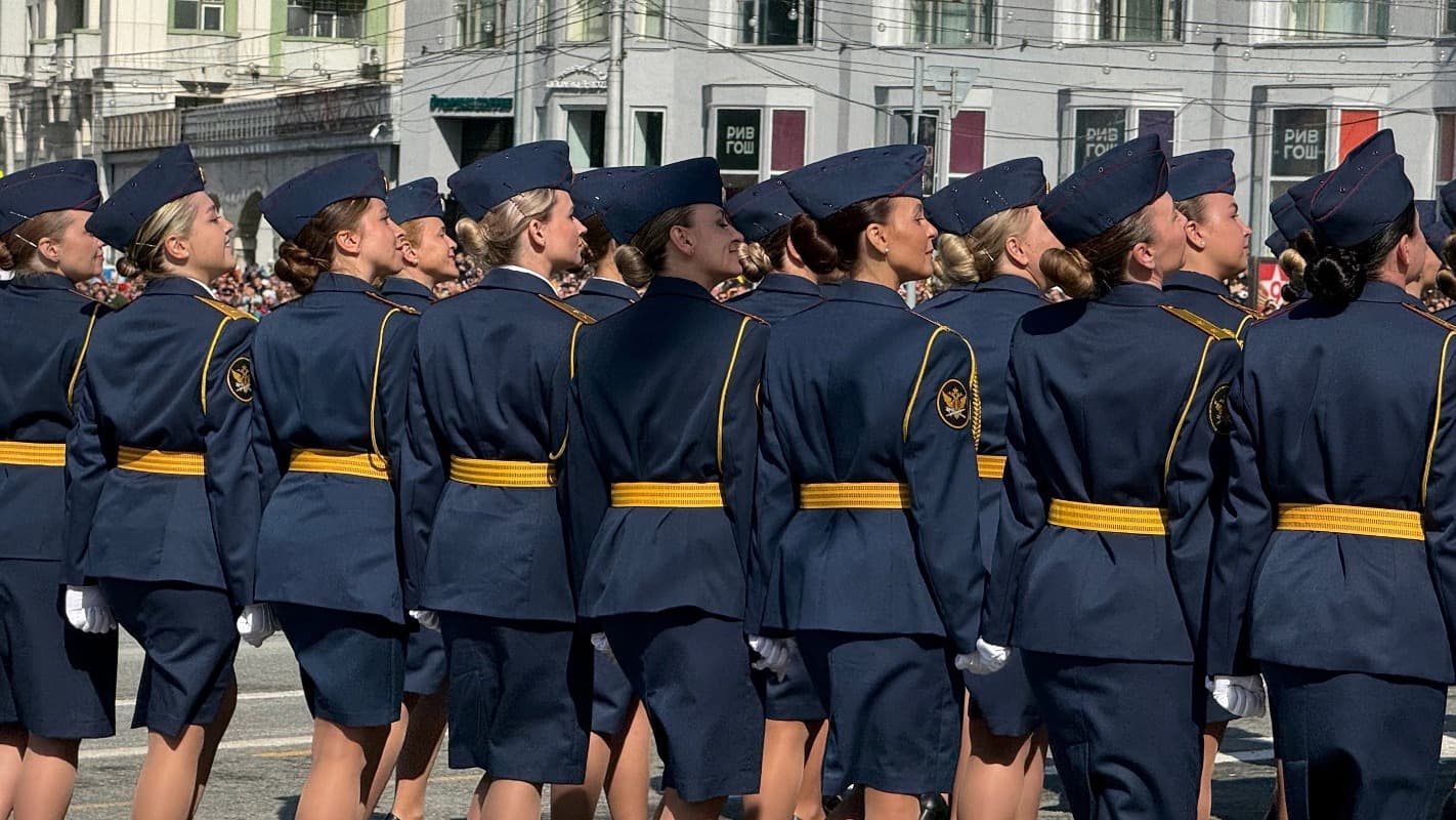 Военная техника и Знамя Победы: опубликованы фотографии парада в  Новосибирске