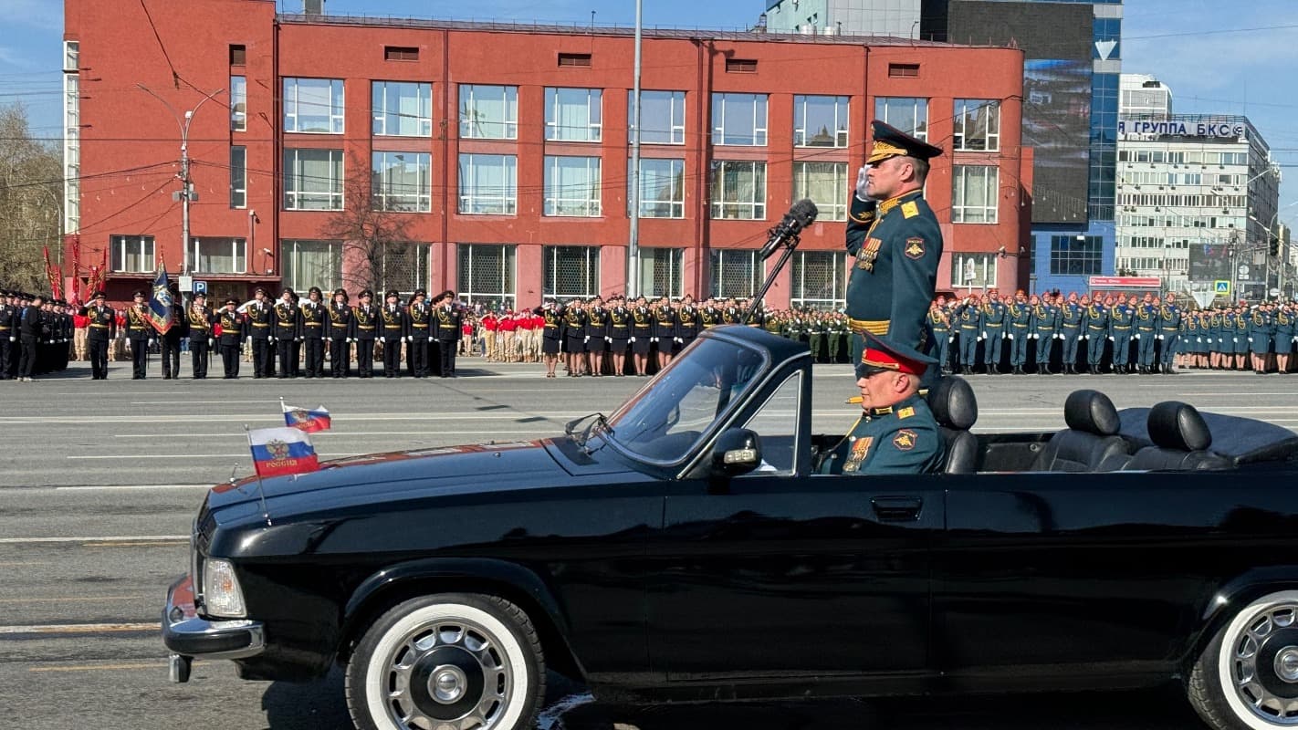 Военная техника и Знамя Победы: опубликованы фотографии парада в  Новосибирске