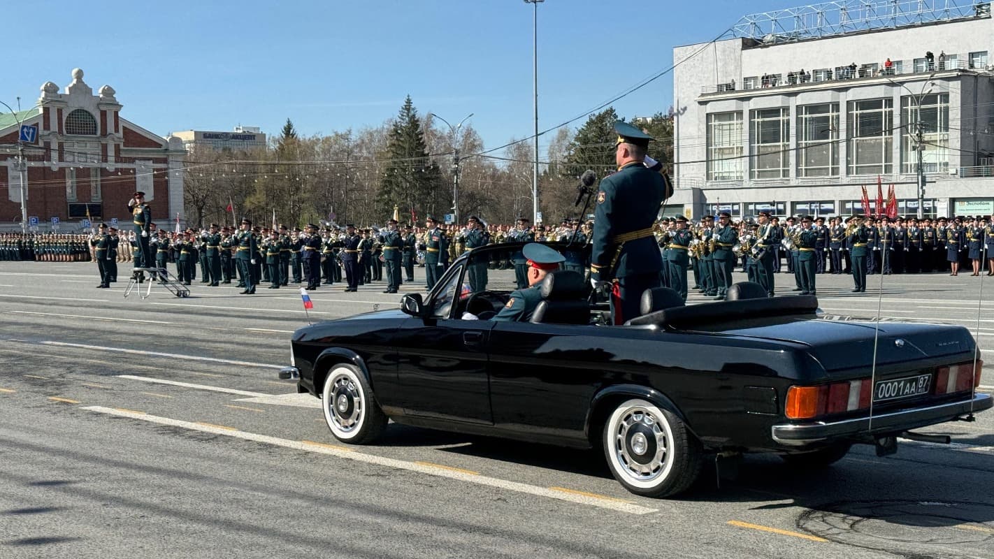 Военная техника и Знамя Победы: опубликованы фотографии парада в  Новосибирске