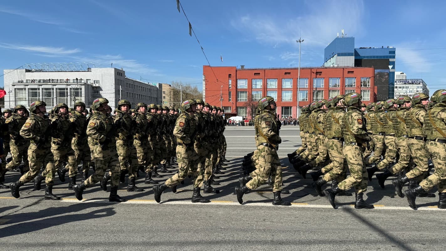 Военная техника и Знамя Победы: опубликованы фотографии парада в  Новосибирске